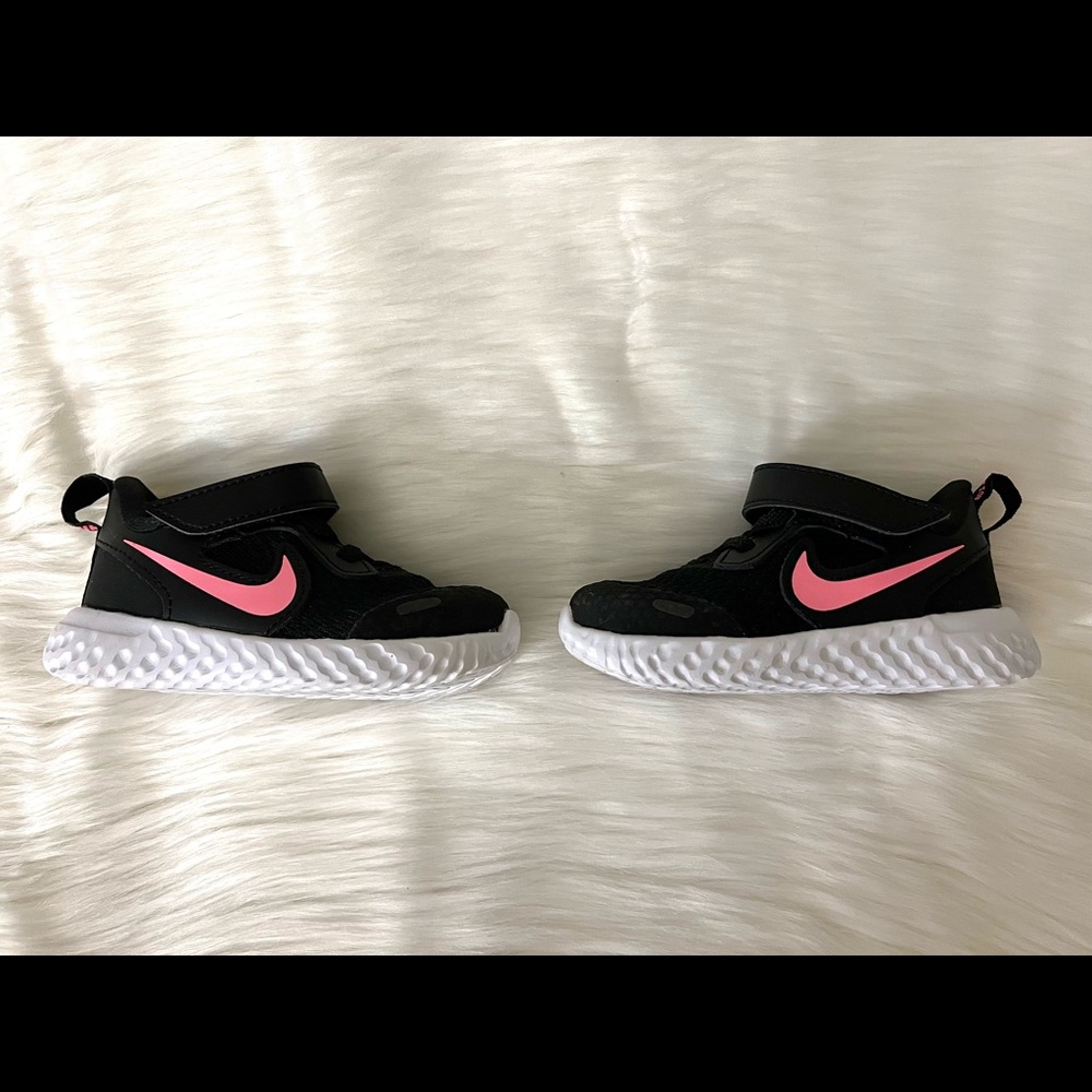 Nike size 5 toddler girl black, pink and white shoes.